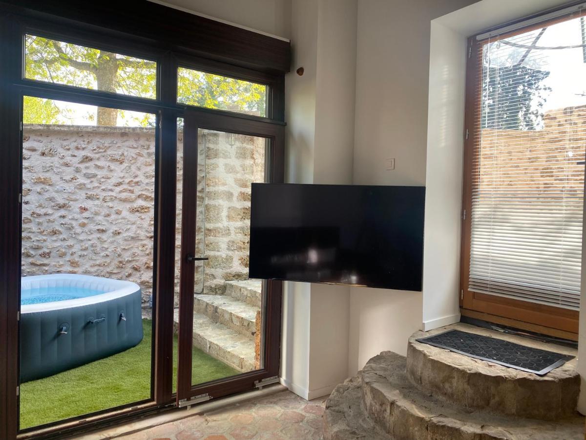 Studio Duplex Avec Spa Et Cour Privee Bonnelles ภายนอก รูปภาพ