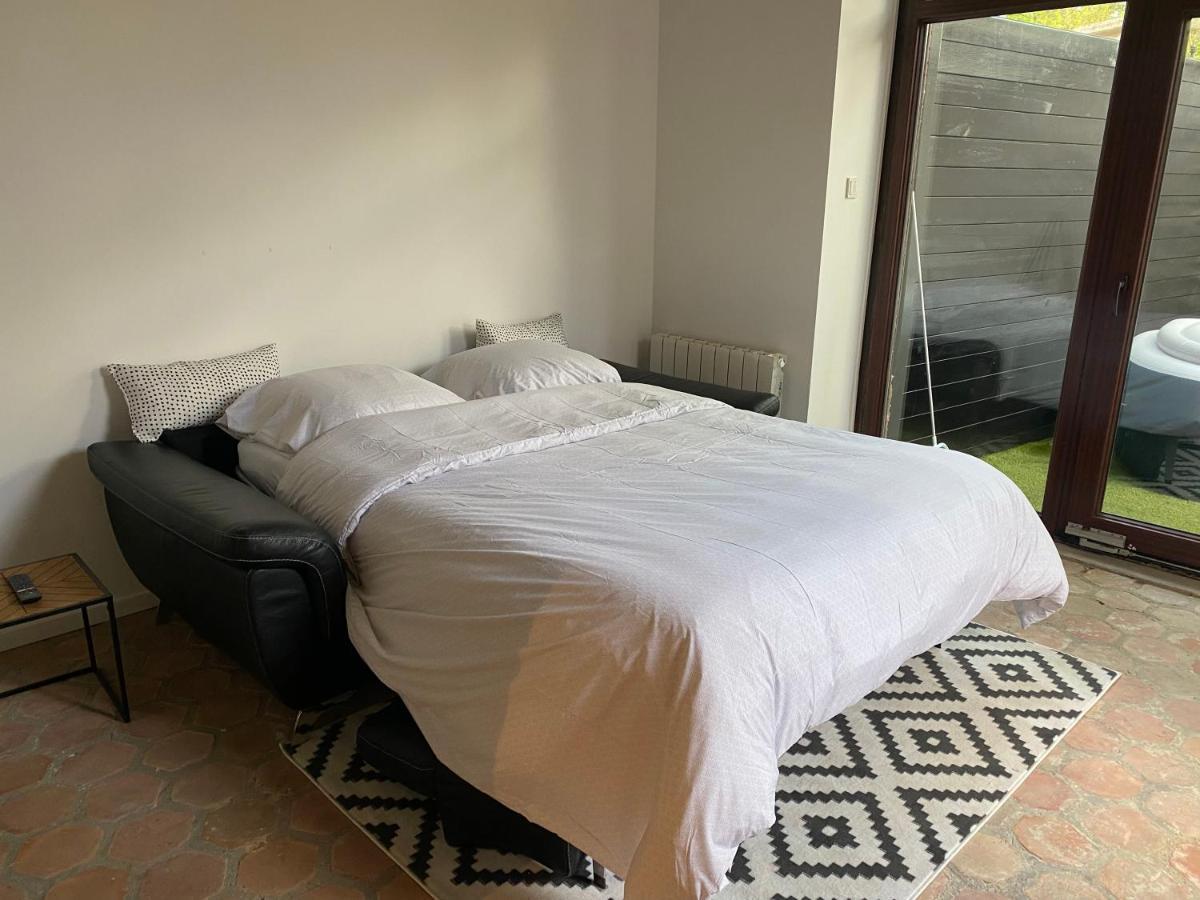 Studio Duplex Avec Spa Et Cour Privee Bonnelles ภายนอก รูปภาพ