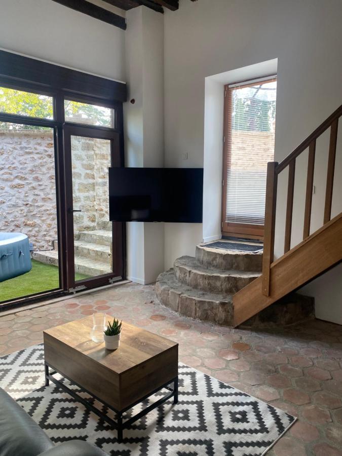 Studio Duplex Avec Spa Et Cour Privee Bonnelles ภายนอก รูปภาพ