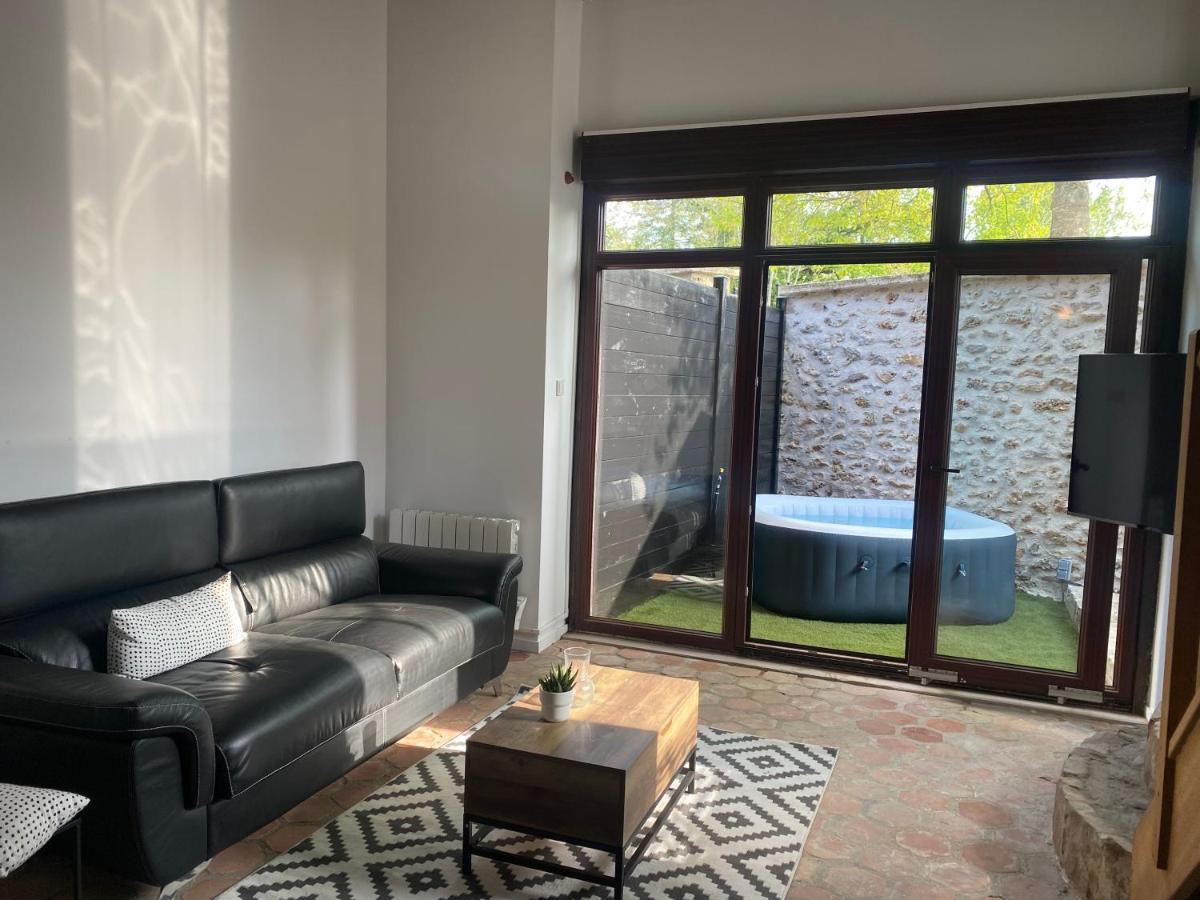 Studio Duplex Avec Spa Et Cour Privee Bonnelles ภายนอก รูปภาพ